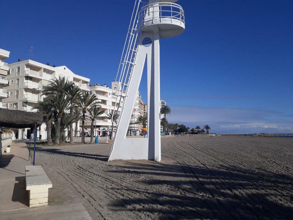 2 Bedroom'S Flat On The Beach, City Center, 1 Line سانتا بولا المظهر الخارجي الصورة