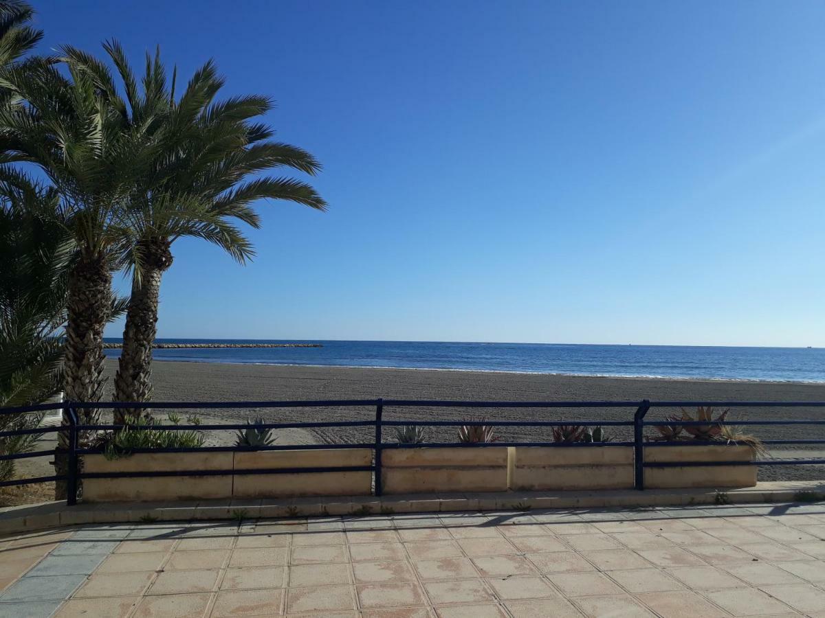 2 Bedroom'S Flat On The Beach, City Center, 1 Line سانتا بولا المظهر الخارجي الصورة