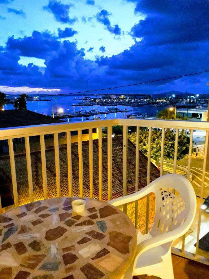 2 Bedroom'S Flat On The Beach, City Center, 1 Line سانتا بولا المظهر الخارجي الصورة