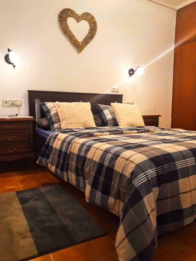 2 Bedroom'S Flat On The Beach, City Center, 1 Line سانتا بولا المظهر الخارجي الصورة