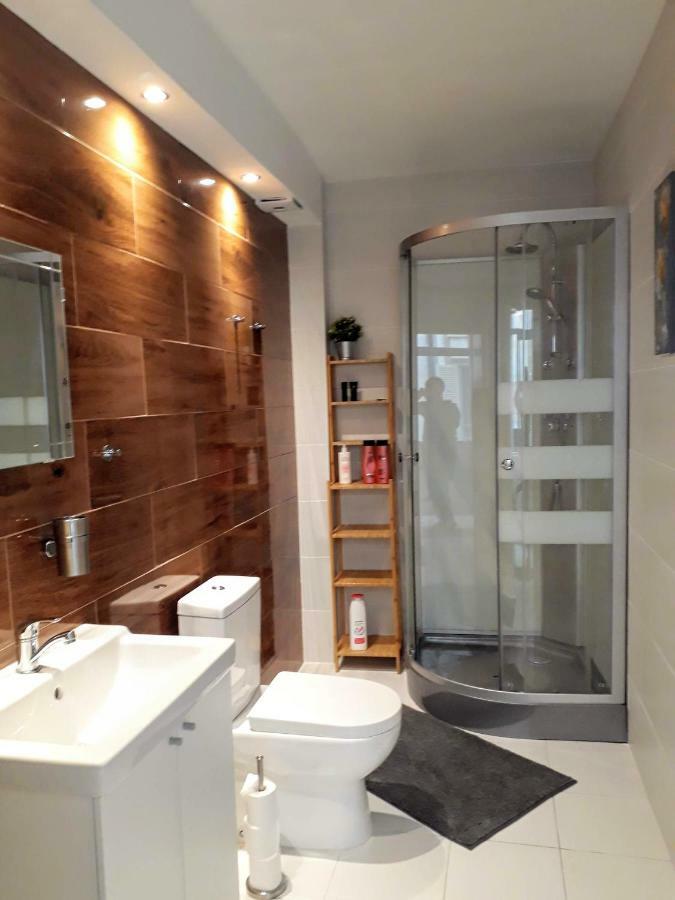 2 Bedroom'S Flat On The Beach, City Center, 1 Line سانتا بولا المظهر الخارجي الصورة