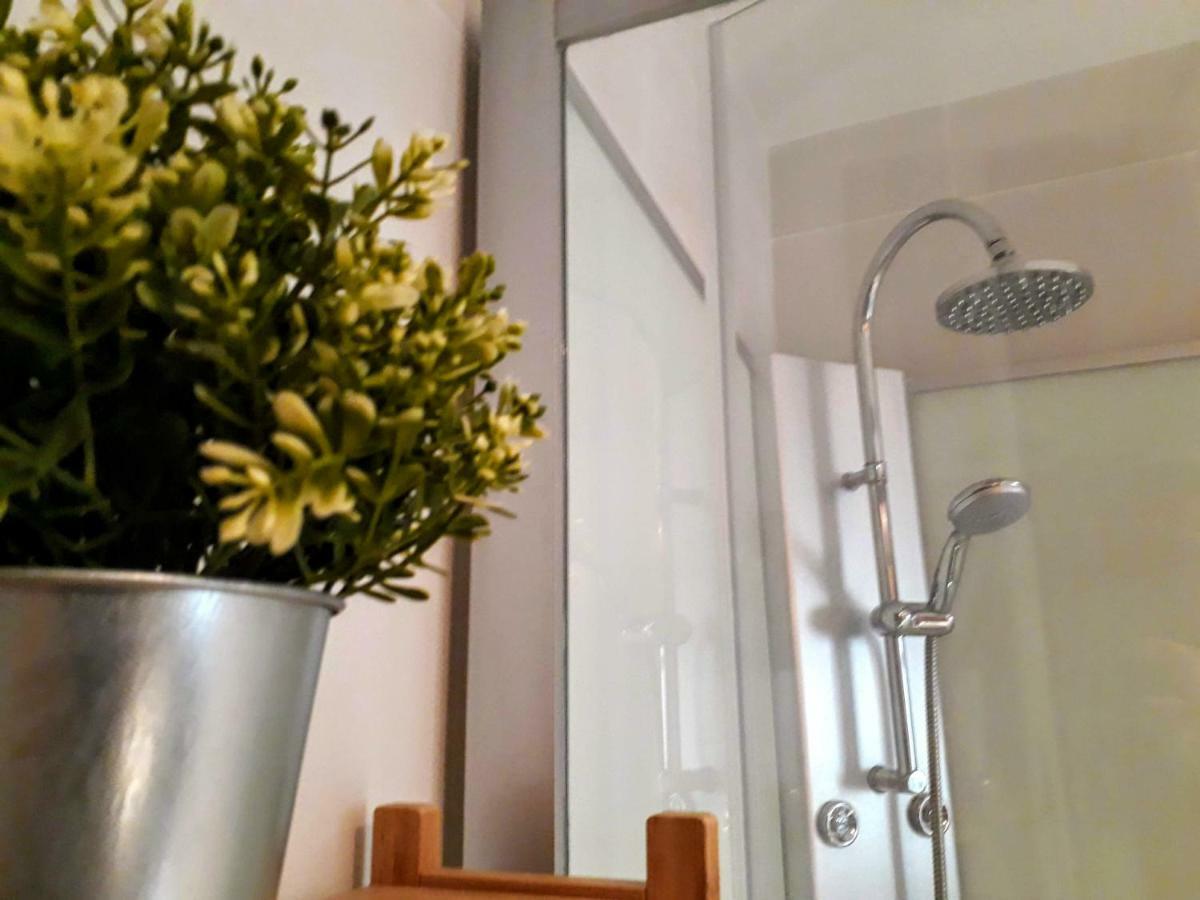 2 Bedroom'S Flat On The Beach, City Center, 1 Line سانتا بولا المظهر الخارجي الصورة